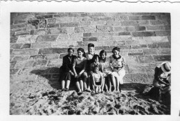 Photo De Jeune Fille Et Jeune Garcon Sur La Plage De St-Malo En 1938 - Personnes Anonymes