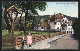 AK Oberammergau, Strassenpartie Mit Schnitzerschule Und Flurkreuz  - Oberammergau