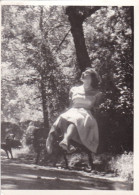 Old Real Original Photo - Woman On A Swing - Ca. 8.5x6 Cm - Personnes Anonymes