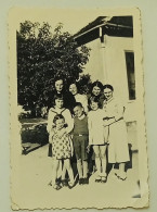Children And Women In A Joint Photo In Front Of The House - 1938. - Personnes Anonymes