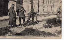 L'Epine Animée Officiers Déposant Des Fleurs Sur Les Tombes Guerre 1914 Militaria - L'Epine