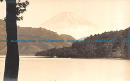 R146224 Old Postcard. Lake And Mountains - World