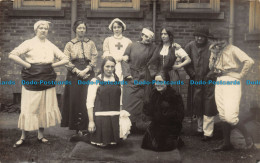 R146773 Old Postcard. Women In Costumes. Ward - Monde