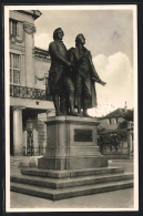 AK Weimar / Thüringen, Blick Auf Das Goethe-Schiller-Denkmal  - Weimar