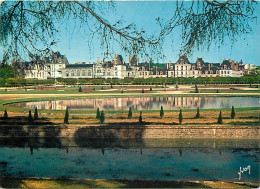 77 - Fontainebleau - Palais De Fontainebleau - Le Parc Et Le Château - CPM - Voir Scans Recto-Verso - Fontainebleau