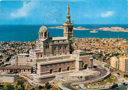 13 - Marseille - Notre Dame De La Garde - Dans Le Fond Château D'If Et Iles Du Frioul - Flamme Postale - CPM - Voir Scan - Notre-Dame De La Garde, Aufzug Und Marienfigur