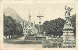 65 - Lourdes - Ville Connue Pour Son Pèlerinage Chrétien - CPA - Voir Scans Recto-Verso - Lourdes