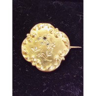 BROCHE EN OR JAUNE - 18 CARATS - 2,86 G - MOTIF FLORAL AVEC BRILLANT TAILLE ROSE - Brooches
