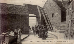 LE MONT-SAINT-MICHEL  ( MANCHE )   L ' ENTREE DU MONT - Le Mont Saint Michel