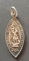 Pendentif Médaille Religieuse Argent 800 Fin XIXe "Saint Michel Terrassant Le Dragon / Le Mont Saint Michel" - Religion & Esotericism