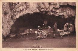 FRANCE - Royat - La Grotte Des Laveuses - Animé - Carte Postale Ancienne - Royat