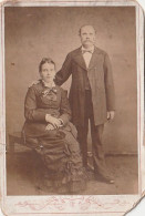 Photo Cabinet Portrait. Man And Woman. 1901 - Anonymous Persons