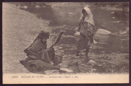 ALGERIE LAVEUSES DANS L OUED - Scènes & Types