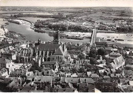 58 - SAN61795 - NEVERS - Vue Aérienne Sur La Cathédrale Et Vallée De La Loire - Combier - CPSM 10x15 Cm - Nevers