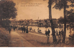 58 - NEVERS - SAN46453 - Le Port De La Jonction (Un Jour De Concours De Pêche) - En L'état - Nevers