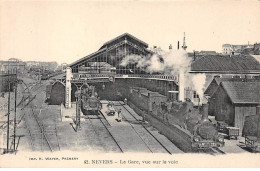 58 - NEVERS - SAN49601 - La Gare - Vue Sur La Voie - Train - Nevers