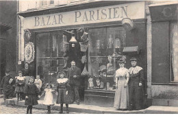 58 - N°90432 - CLAMECY - Personnes Devant Le Commerce Bazar Parisien - Vendeur De Journaux Le Matin - Carte Photo - Clamecy