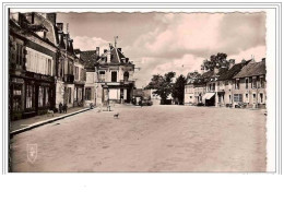 58.ENTRAINS-SUR-NOHAIN.PL ACE DU MARCHE.CPSM - Andere & Zonder Classificatie