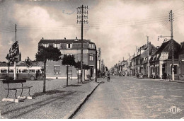 59 - ST POL SUR MER - SAN50578 - Rue De La République - CPSM 14x9 Cm - Saint Pol Sur Mer