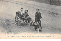 59 - N°68459 - Paysans Du Nord Fuyant Devant L'invasion Des Barbares - Voiture à Chien - Andere & Zonder Classificatie