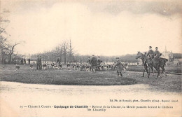 60 - CHANTILLY - SAN41504 - Equipage - Retour De La Chasse, La Meute Passant Devant Le Château De Chantilly - Chantilly