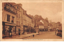 60 - BRETEUIL - SAN37636 - Rue De La République - Pli - Breteuil