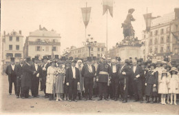 60 - N°83328 - BEAUVAIS - Un Jour De Fête Près D'une Statue - Carte Photo - Beauvais