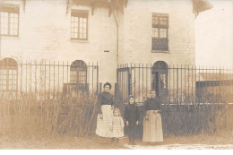 60 - N°64871 - PRECY-SUR-OISE - La Famille Ménard Devant Une Maison - Carte Photo - Précy-sur-Oise