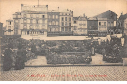 60 .n°106256 . Beauvais .la Place De L Hotel De Ville .un Jour De Marche . - Beauvais