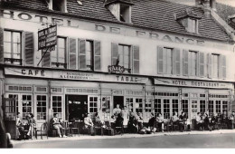 60 .n° 110022 . Clermont . Hotel De France. Cafe Tabac A Levasseur.place De La Gare . Cpsm . - Clermont