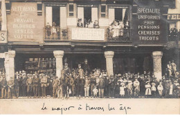 60 . N°52892. BEAUVAIS. Cp PHOTO. Le Major à Travers Les Ages. Spécialité Uniformes Pour Pensions Chemises Tricots - Beauvais