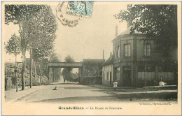 60.GRANDVILLIERS.LA ROUTE DE BEAUVAIS - Grandvilliers