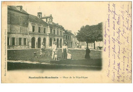 60.NANTEUIL LE HAUDOUIN.n°20425.PLACE DE LA REPUBLIQUE - Nanteuil-le-Haudouin