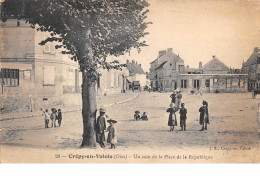 60.n°56103.crépy En Valois.un Coin De La Place De La République - Crepy En Valois