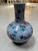 CHINE Vase En Porcelaine Polychrome à Décor De Papillons Signé Sous La Base 43cm - Art Asiatique