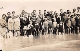 62 - N°84325 - BERCK - Groupe En Tenue De Bain Les Pieds Dans L'eau - Carte Photo - Berck