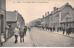 62 - Lens - SAN21951 - Rue Edouard Bolllaert - Sortie Des Ateliers - Lens