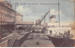 62 - CALAIS - SAN25640 - Débarquement Des Passagers - Train - Calais