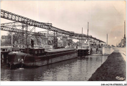 CAR-AAJP6-60-0527 - LONGUEIL-ANNEL - Les Ecluses électrifiées - Péniche - Longueil Annel