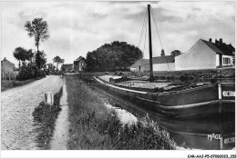 CAR-AAJP5-59-0452 - BOURBOURG - Vue Sur Le Canal Et L'Ile Sainte-Sophie - Péniche - Autres & Non Classés