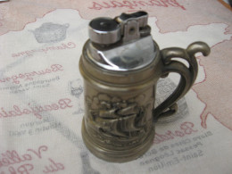 Briquet De Table En Metal Chope De Biere Motif Voilier Vintage - Autres & Non Classés