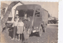 Photo Guerre D'Algerie  Les Aurès  Un Véhicule Militaire Camion Transport De Troupe Renault Ou Saviem ?  Réf 30906 - Guerra, Militari