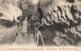 FRANCE - Grottes De Bétharram - Sortie Du Tunnel - L L - Vue De L'intérieure - Animé - Carte Postale Ancienne - Lestelle-Bétharram