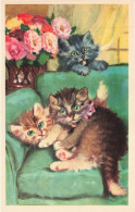 CHATS _S29197_ 3 Chatons Jouant Sur Un Canapé - Vase Avec Des Fleurs - Cats