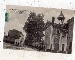 ANIANE BOULEVARD DES ECOLES ET PORTE PRINCIPALE DE LA COLONIE INDUSTRIELLE VUE PRISE DE LA PORTE MONTPELLIER - Aniane