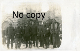 CARTE PHOTO ALLEMANDE - SOLDATS DEVANT LE CHATEAU DE PRESLES PRES DE LIERVAL - LAON AISNE GUERRE 1914 1918 - Oorlog 1914-18