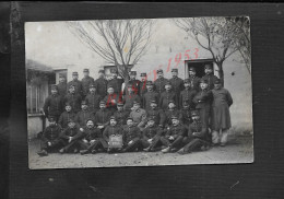 MILITARIA CARTE PHOTO MILITAIRE GROUPE SOLDATS 11e  ECRITE DE VERSAILLES 1914 : - Personnages