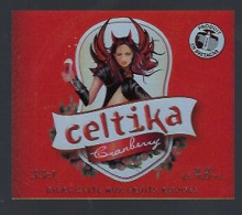 étiquette Bière France:biere Celtika Cremberry 4,8% 33cl Brasserie De Bretagne Tregun 29 Avec Sa Contre étiquette "femme - Cerveza