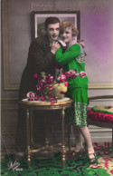 COUPLES, LOVERS, FLOWERS, ELEGANT MAN AND WOMAN, TABLE, PICTURE, LOLA, FRANCE, POSTCARD - Paare
