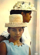 Polynésie Française  TAHITI Jeunes Tahitiennes (chapeau Chapeaux Hat Hats (Tahiti Bernard HERMANN 62)*PRIX FIXE - Polynésie Française